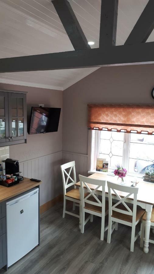 Belmont Suzies Self Catering Belmontアパートメント エクステリア 写真