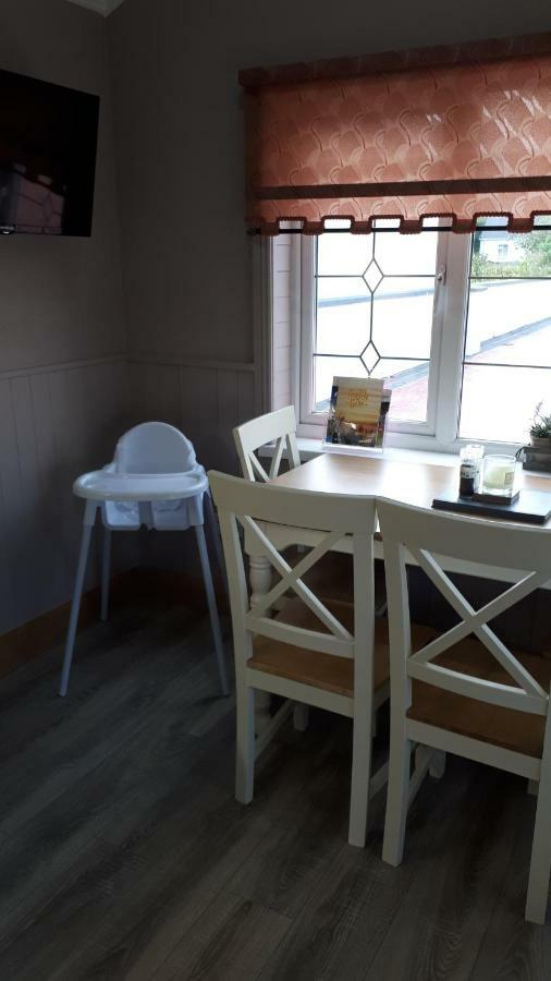 Belmont Suzies Self Catering Belmontアパートメント エクステリア 写真